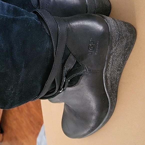 UGG Tall Wedge Leslie Black Boot Size 8 - Picture 2 of 9